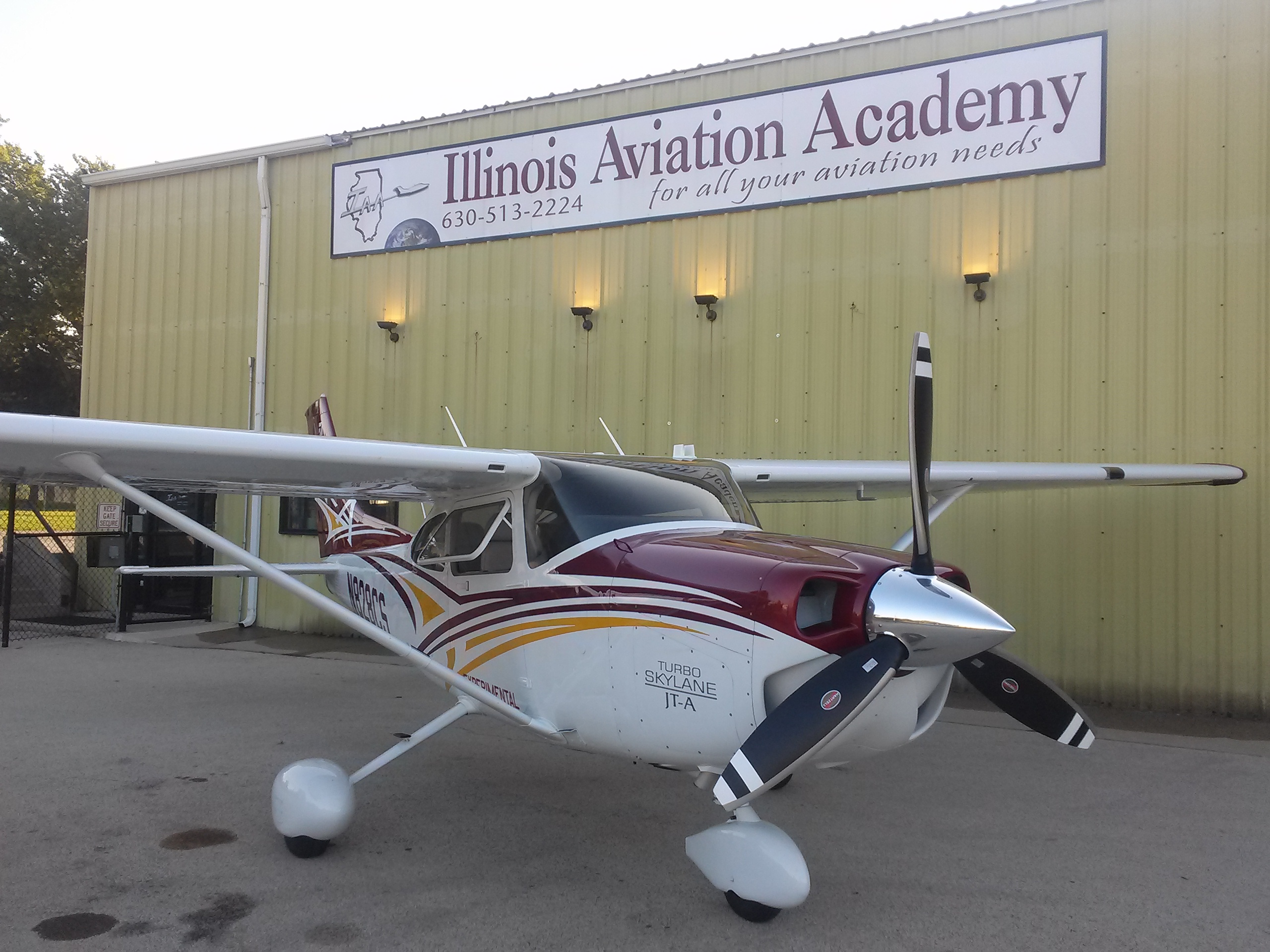 Illinois Aviation Academy photo of hanger and plane